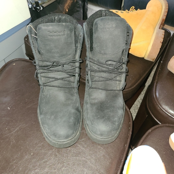 Black Timberlands. 10.5 great condition hard to take pic of black nubuck boots - Picture 2 of 6